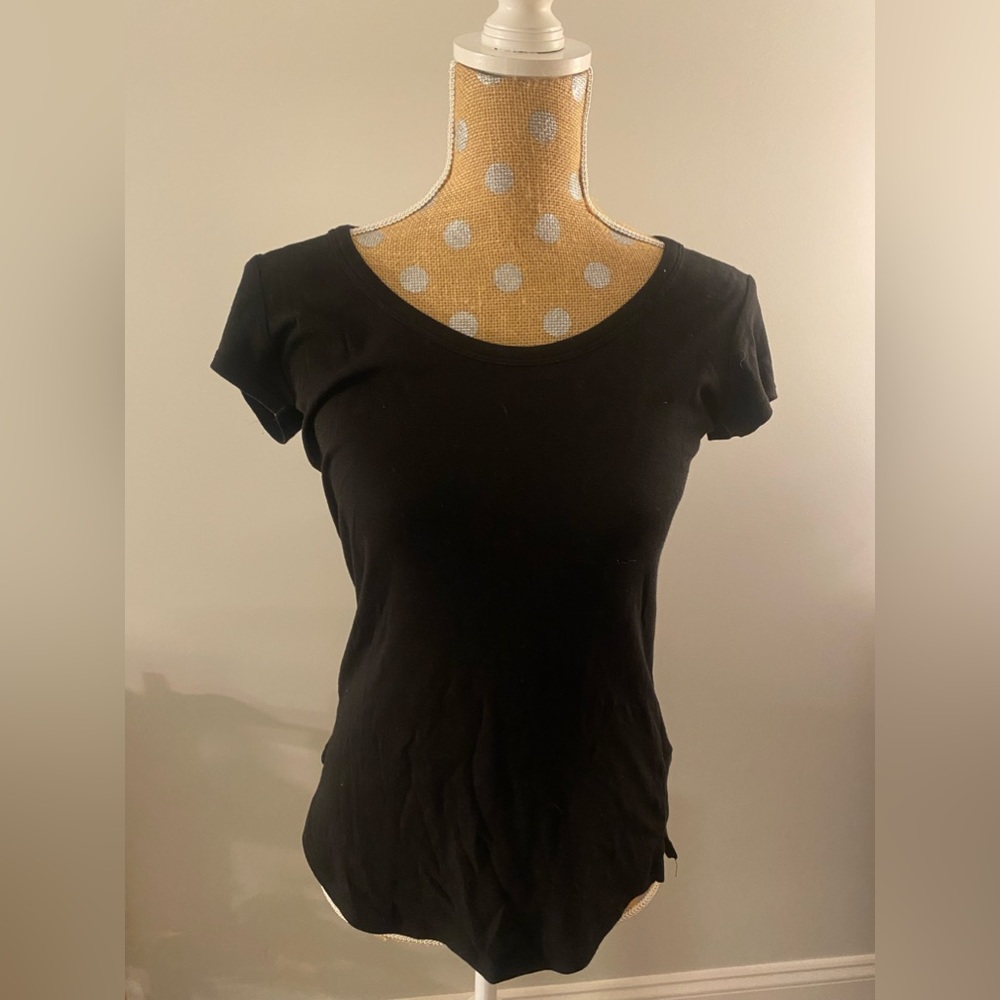 Basic black tee, never worn in great condition